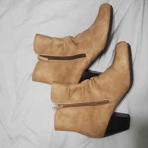 Gently worn rialto healed booties 7.5 size